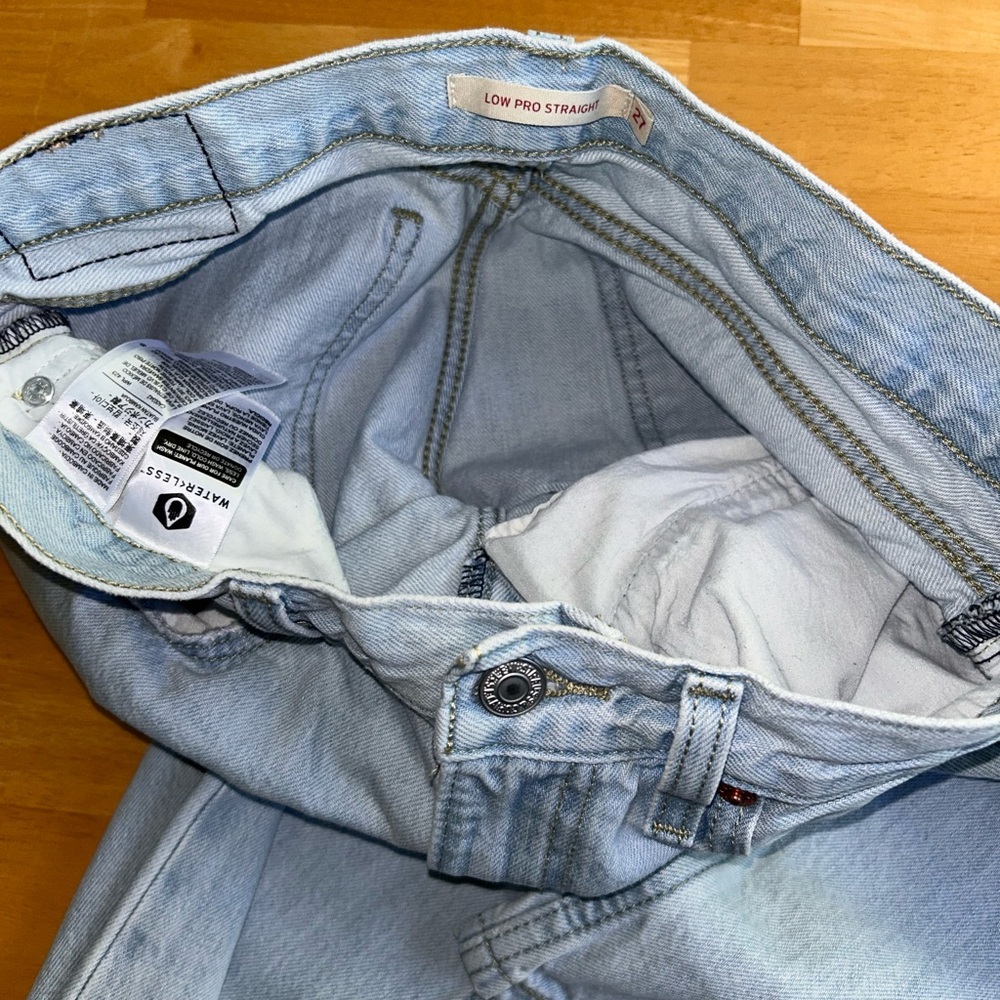 Levi's - Picture 5 of 6